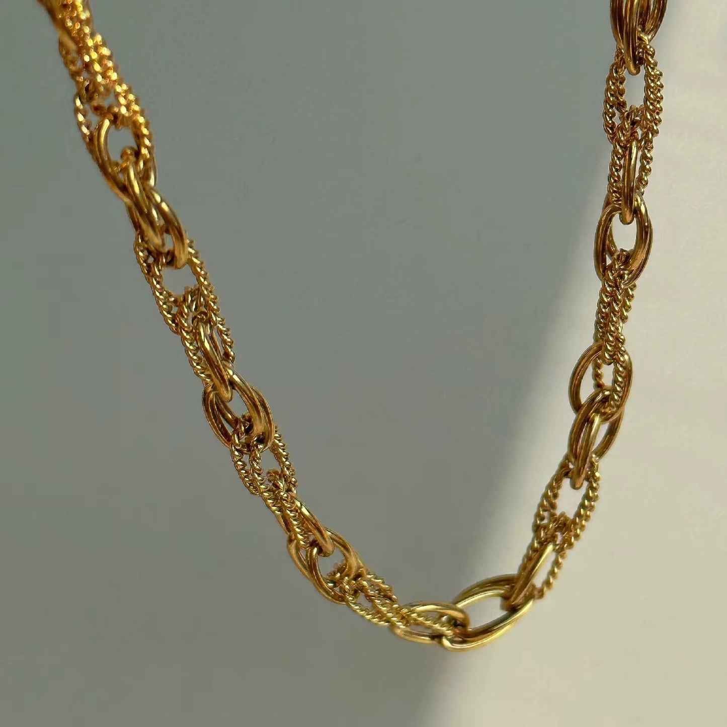 Golden links necklace