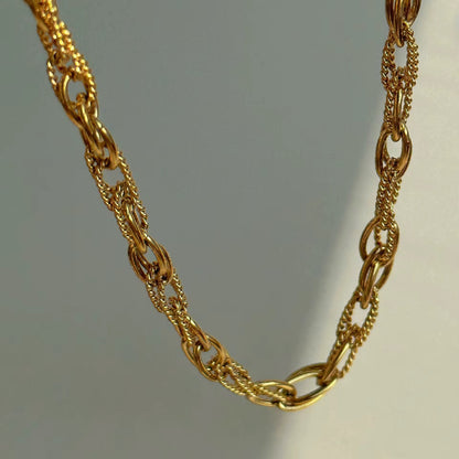 Golden links necklace