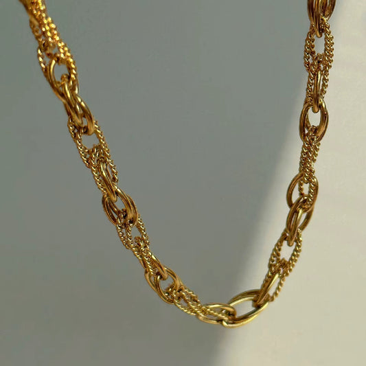 Golden links necklace
