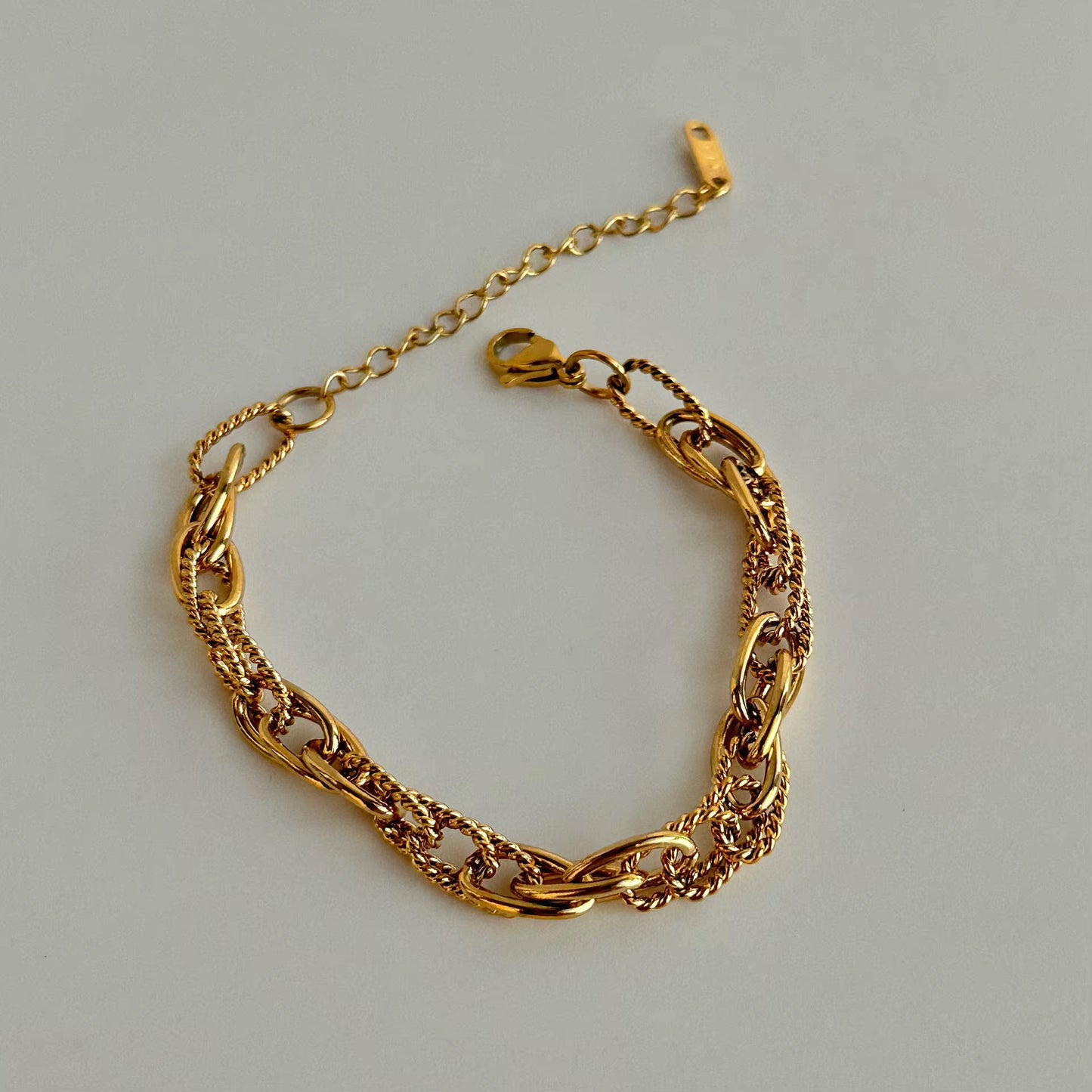 Golden links bracelet